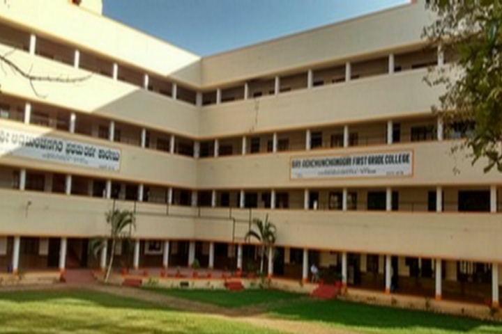 https://cache.careers360.mobi/media/colleges/social-media/media-gallery/23646/2019/6/18/Campus View of Sri Adichunchanagiri First Grade College Channarayapatna_Campus-View.jpg